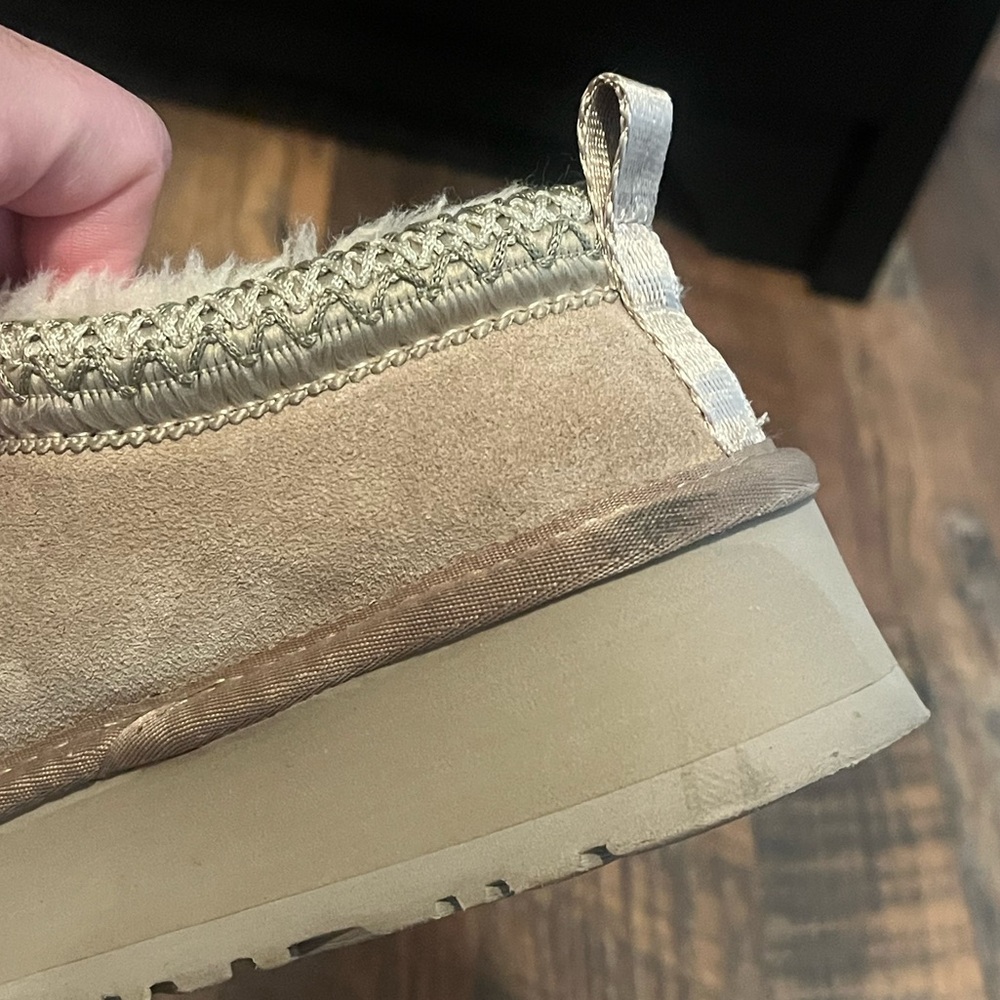 EUC UGG Women’s Platform Suede Moccasin/Clog with fur inside Size 8! - Picture 12 of 16